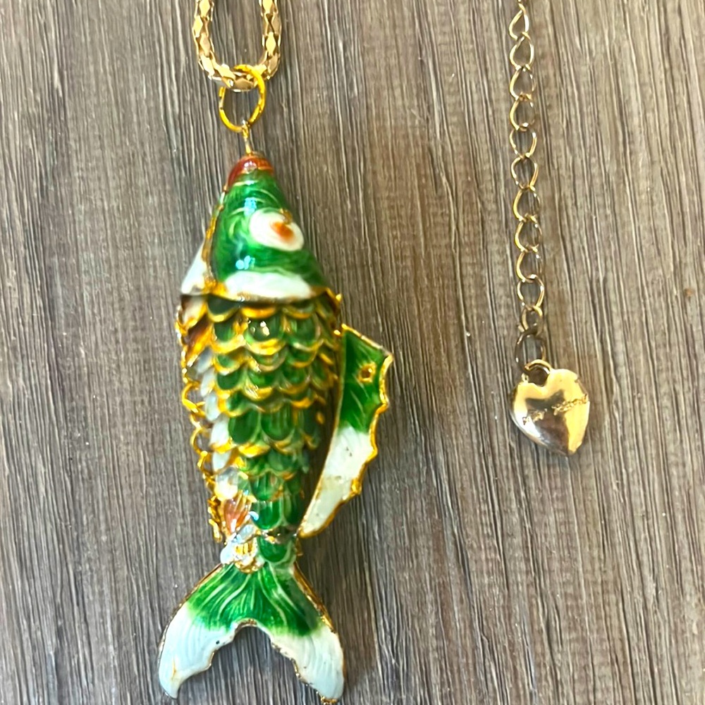 VINTAGE BETSEY JOHNSON FISH NECKLACE GOLD AND GREEN